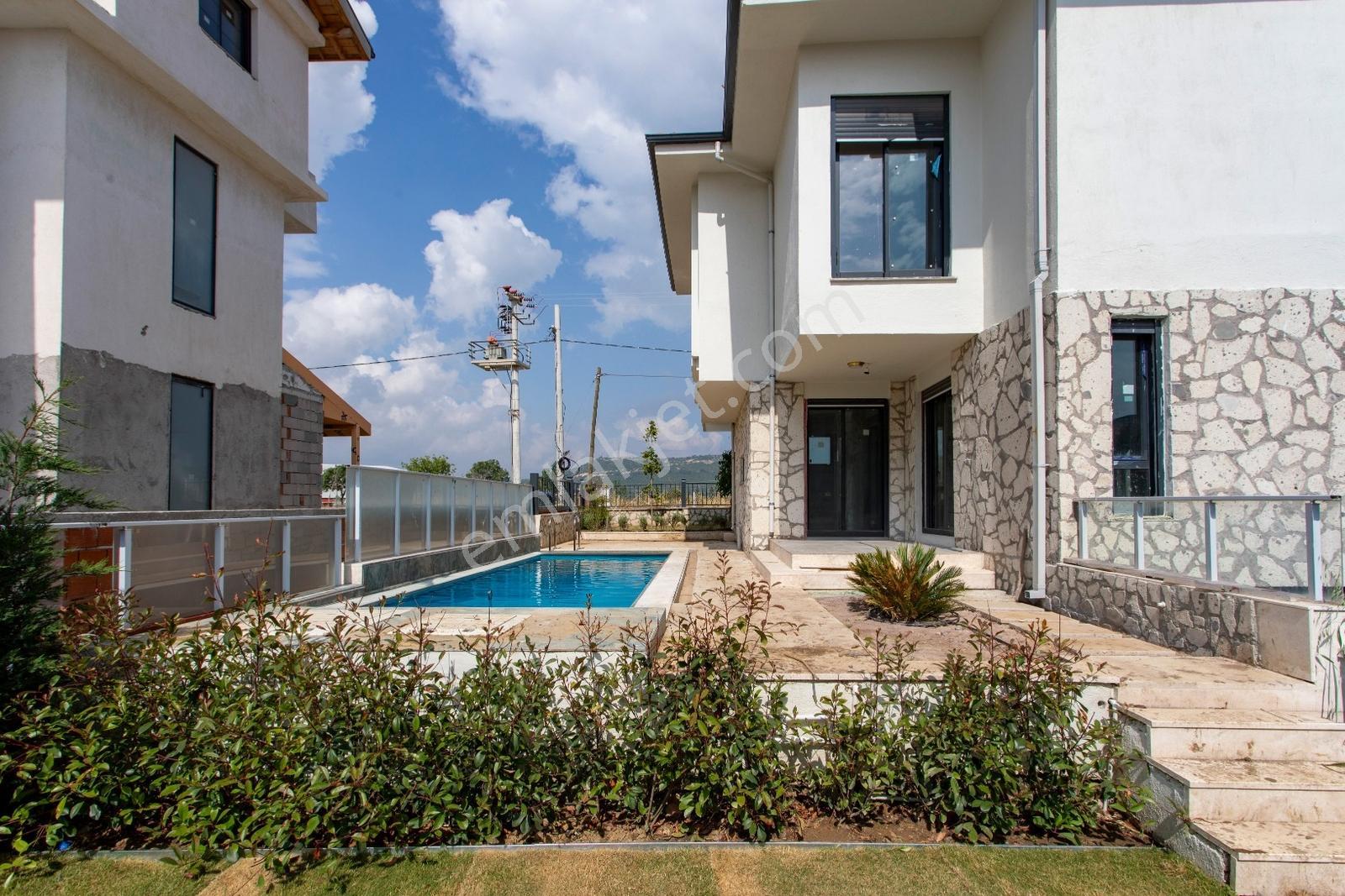 Seferihisar Ulamış Mah. Müstakil Havuzlu 3+2 Lüks Villa - Görsel 10
