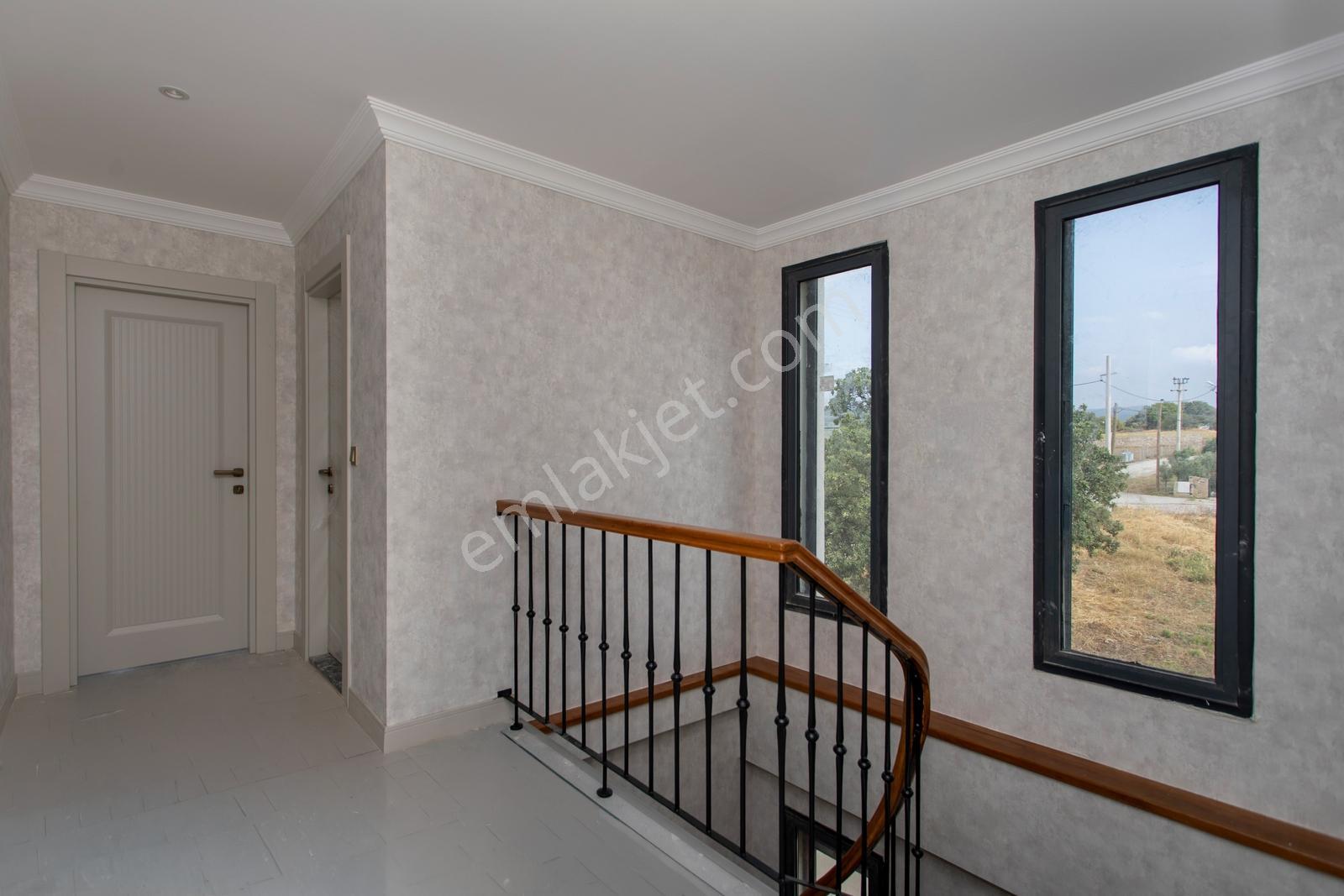 Seferihisar Ulamış Mah. Müstakil Havuzlu 3+2 Lüks Villa - Görsel 23