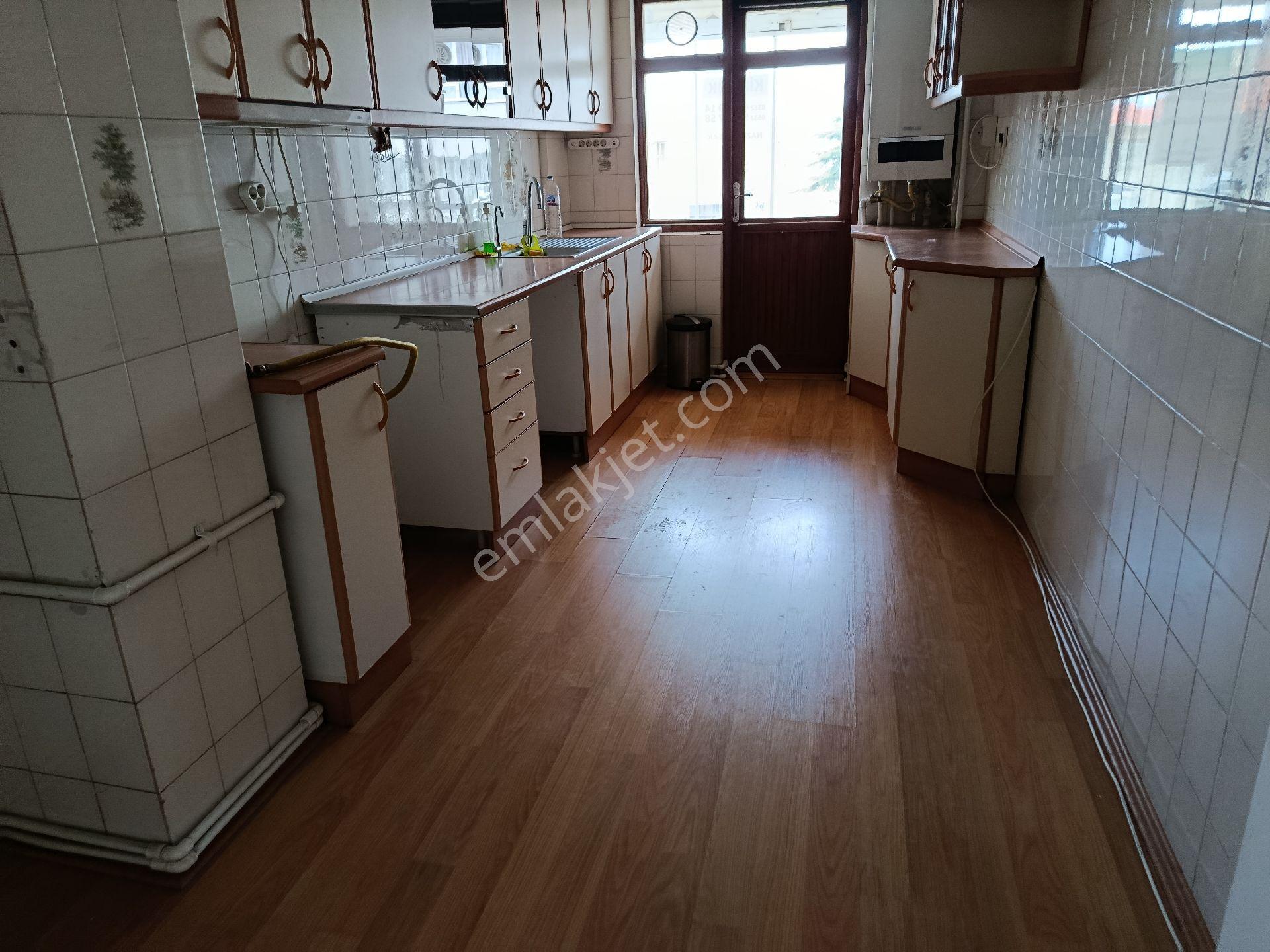 Nazar Emlak'tan Orta Kat Ön Cephe Kapalı Otoparkı - Görsel 7