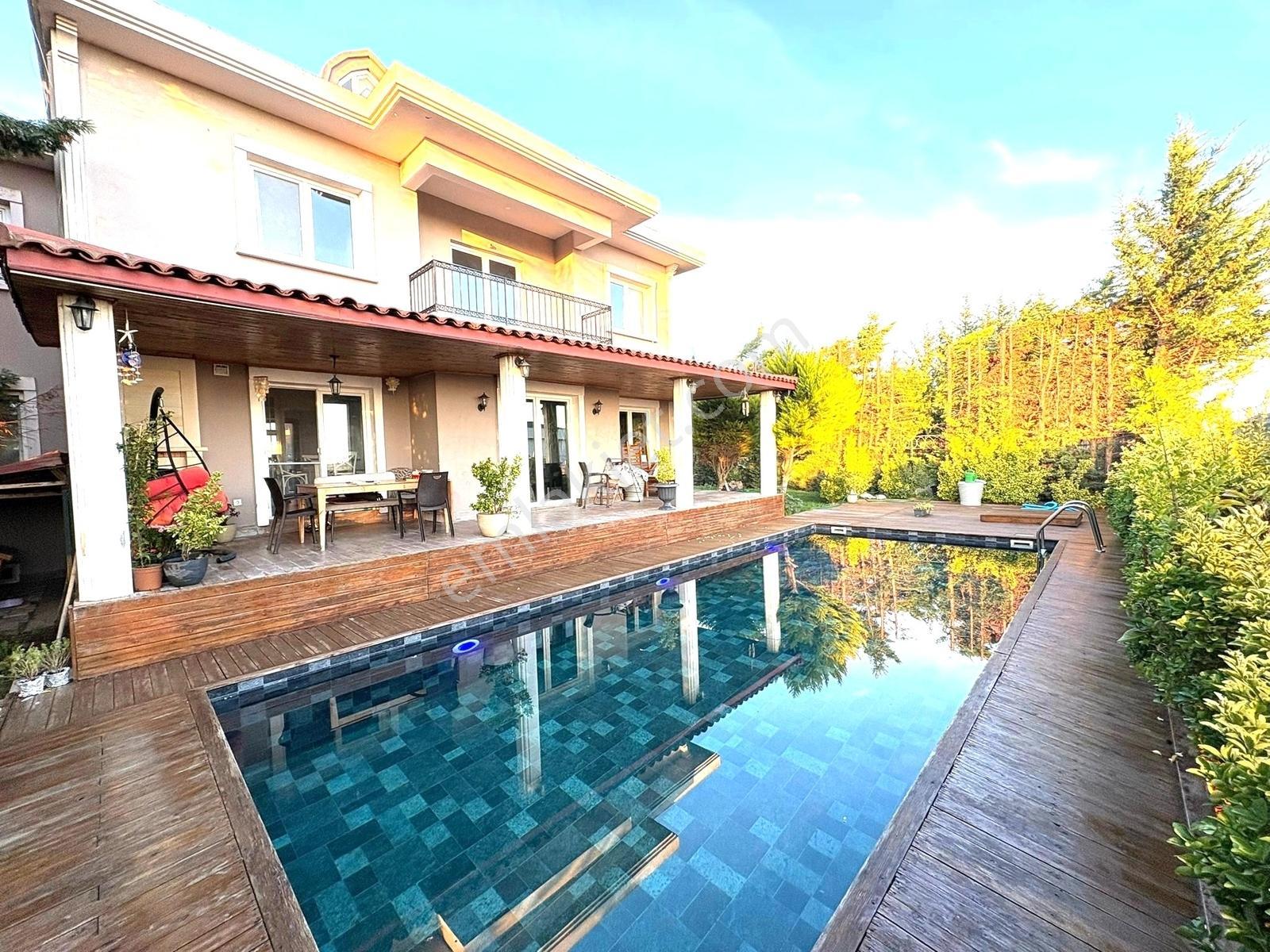 Silivri Ortaköy De Havuzlu Eşyalı Veya Eşyasız Kiralık Villa