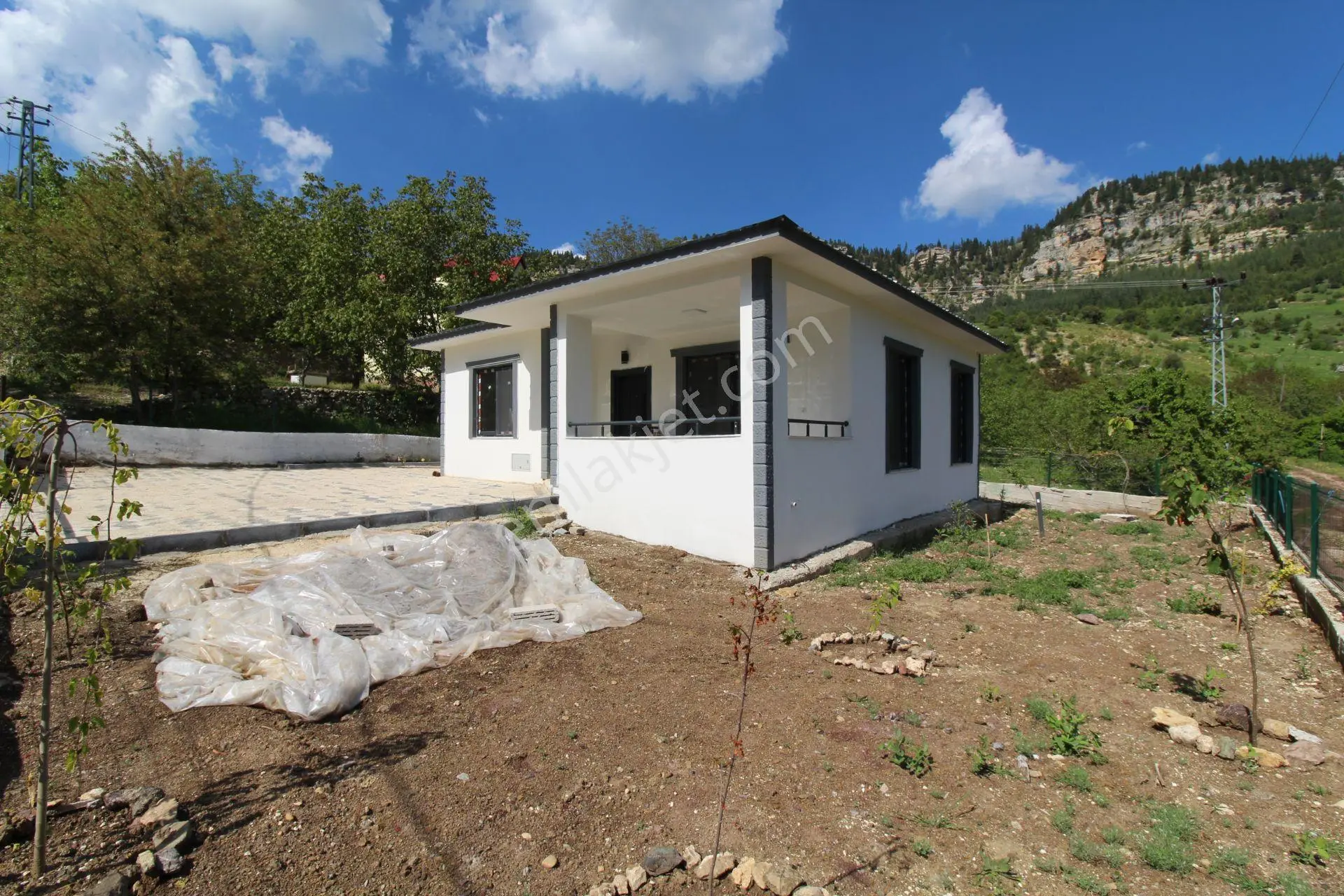Aslan'dan Çamurlu Yaylasında 408 M2 Arsa İçi Sıfır 2+1