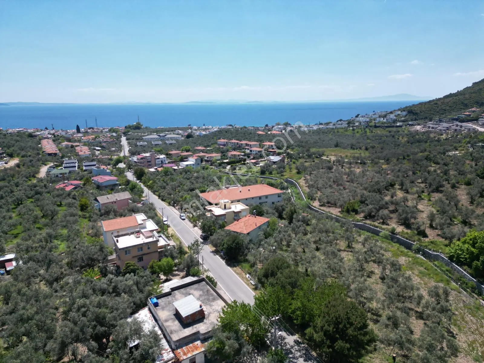 Balıkesir Edremit Avcılar'da Satılık 800m2 Arsa İçinde Müstakil Ev