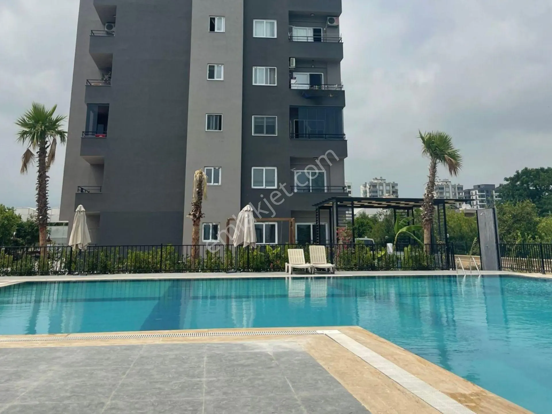 Ethereal'den Çeşmeli'de Site İçi Havuzlu Geniş Peyzajlı Lüks 1+1