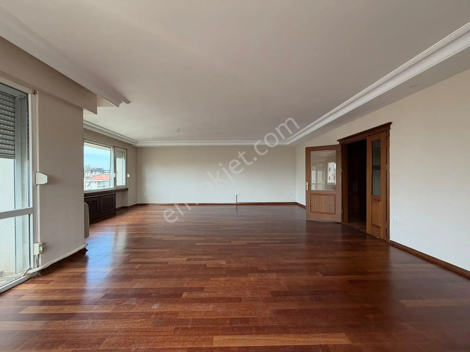 Şaşkın Bakkalda Sahile Yürüme Mesafesinde Güvenlikli 60m2 Salon - Görsel 2
