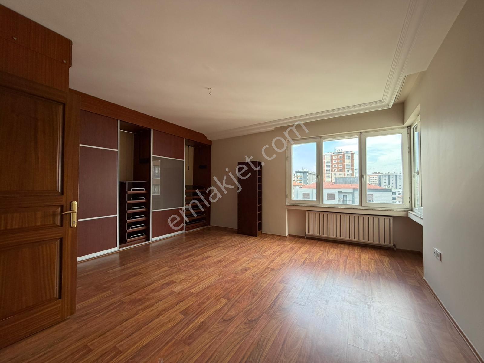 Şaşkın Bakkalda Sahile Yürüme Mesafesinde Güvenlikli 60m2 Salon - Görsel 15