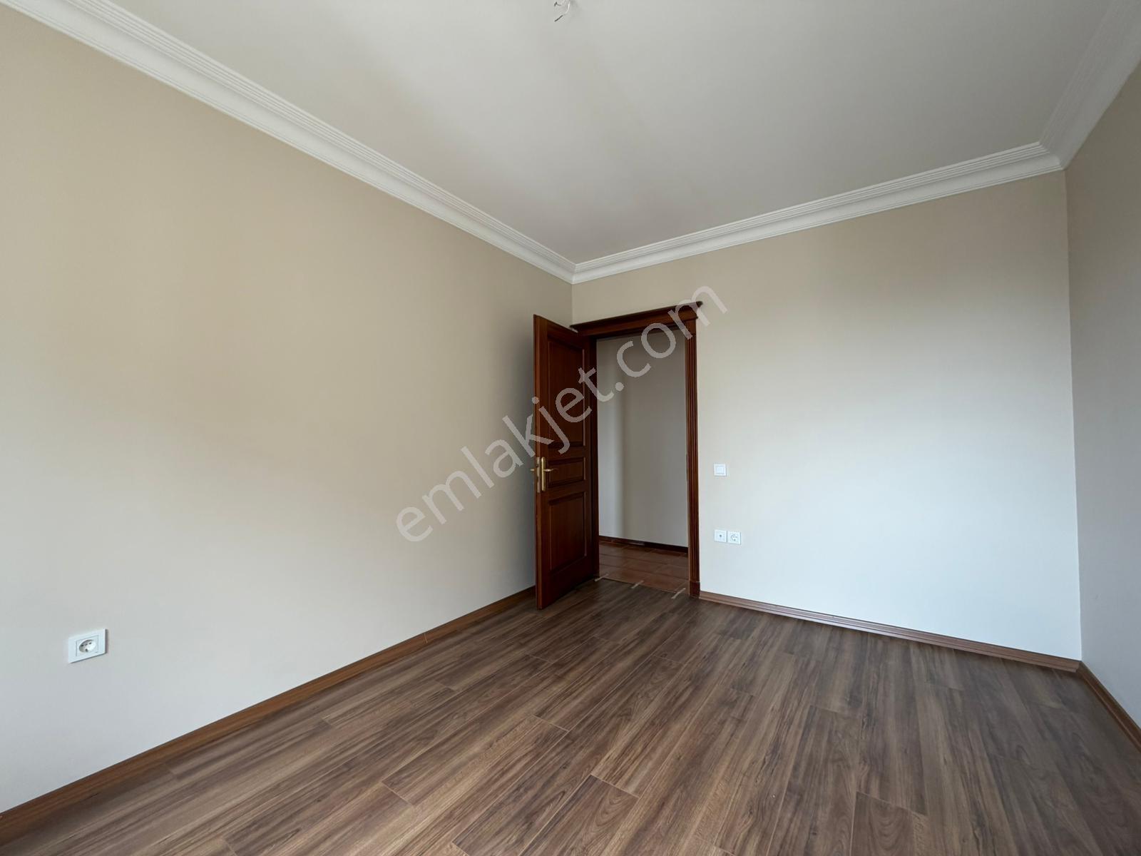 Şaşkın Bakkalda Sahile Yürüme Mesafesinde Güvenlikli 60m2 Salon - Görsel 27