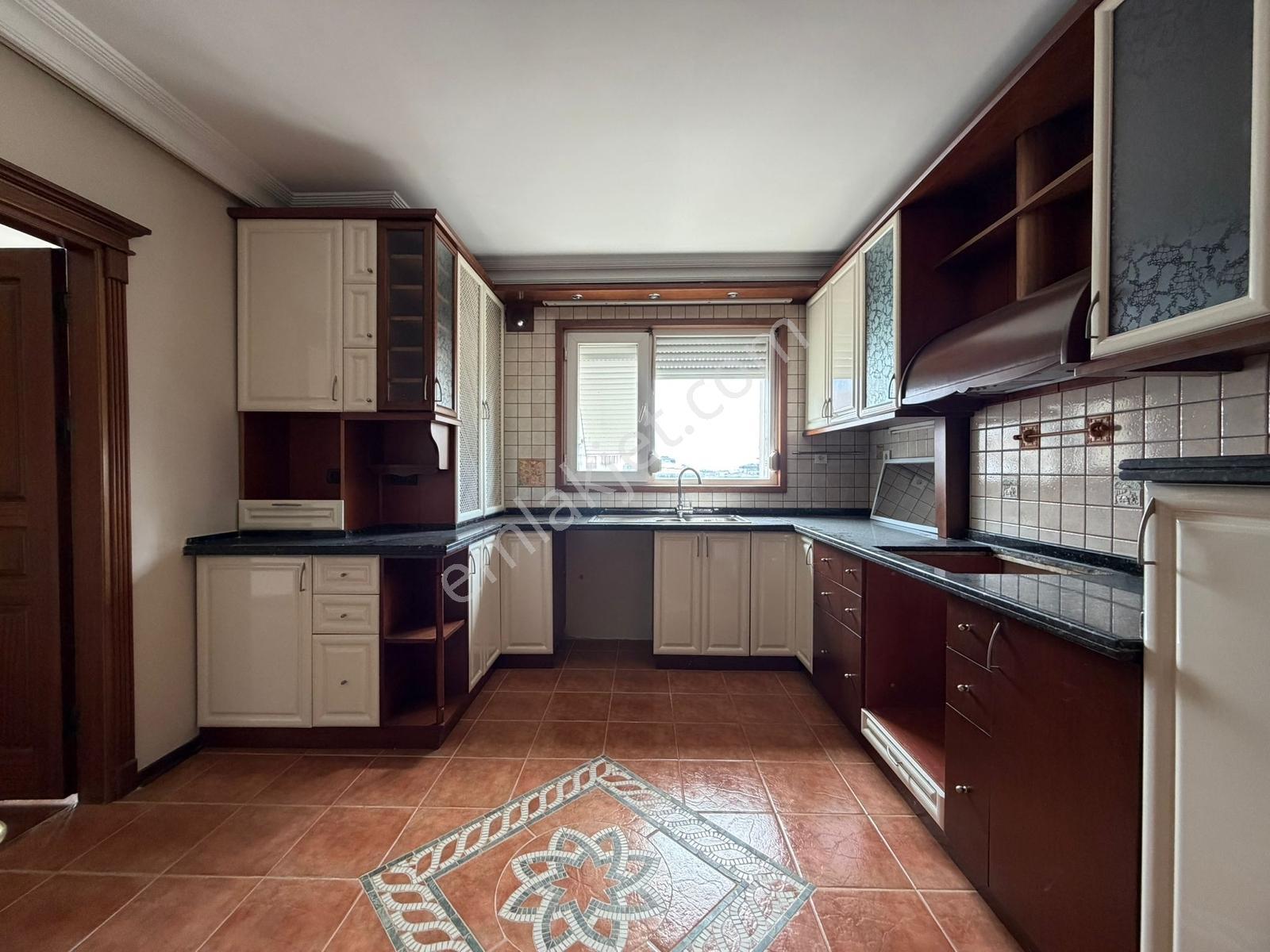 Şaşkın Bakkalda Sahile Yürüme Mesafesinde Güvenlikli 60m2 Salon - Görsel 9