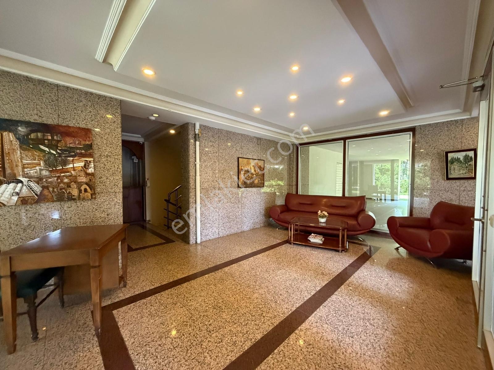 Şaşkın Bakkalda Sahile Yürüme Mesafesinde Güvenlikli 60m2 Salon - Görsel 31