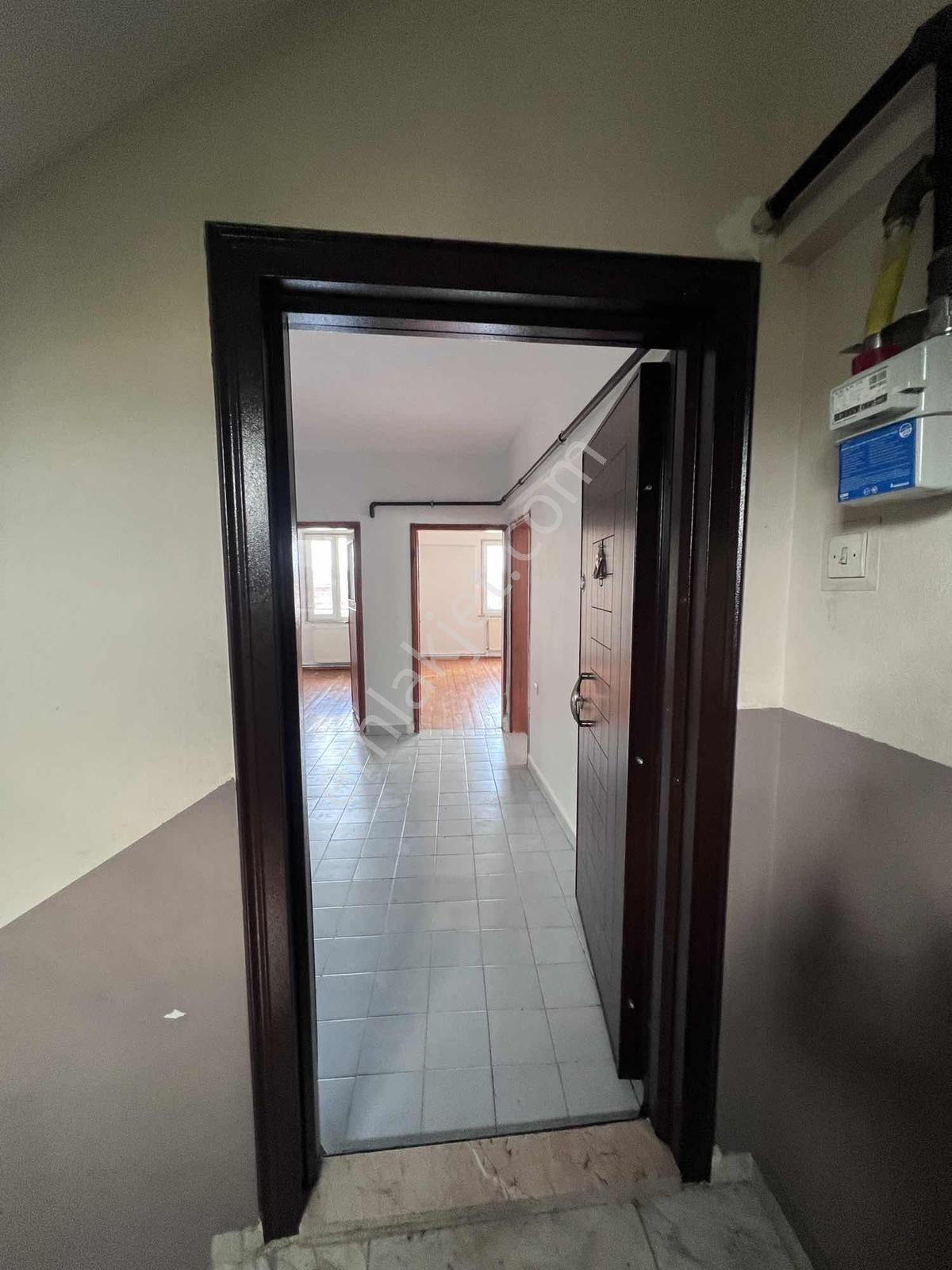 Konak Mh Merkezi Konumda Kiralık Geniş 3+1 Daire - Görsel 15
