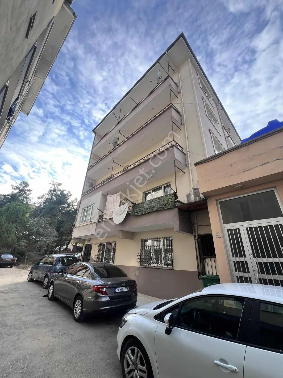 Konak Mh Merkezi Konumda Kiralık Geniş 3+1 Daire - Görsel 3