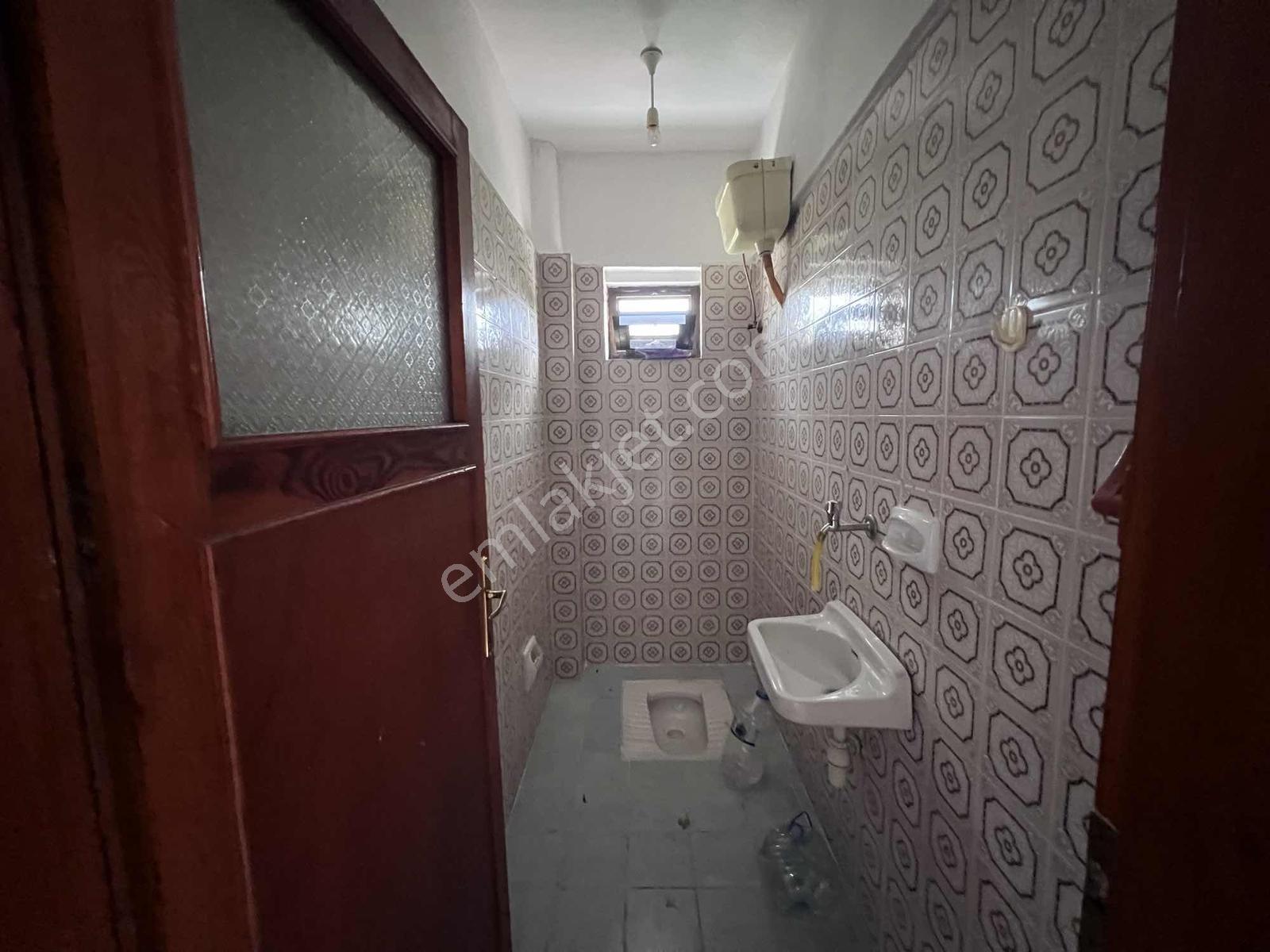 Konak Mh Merkezi Konumda Kiralık Geniş 3+1 Daire - Görsel 14