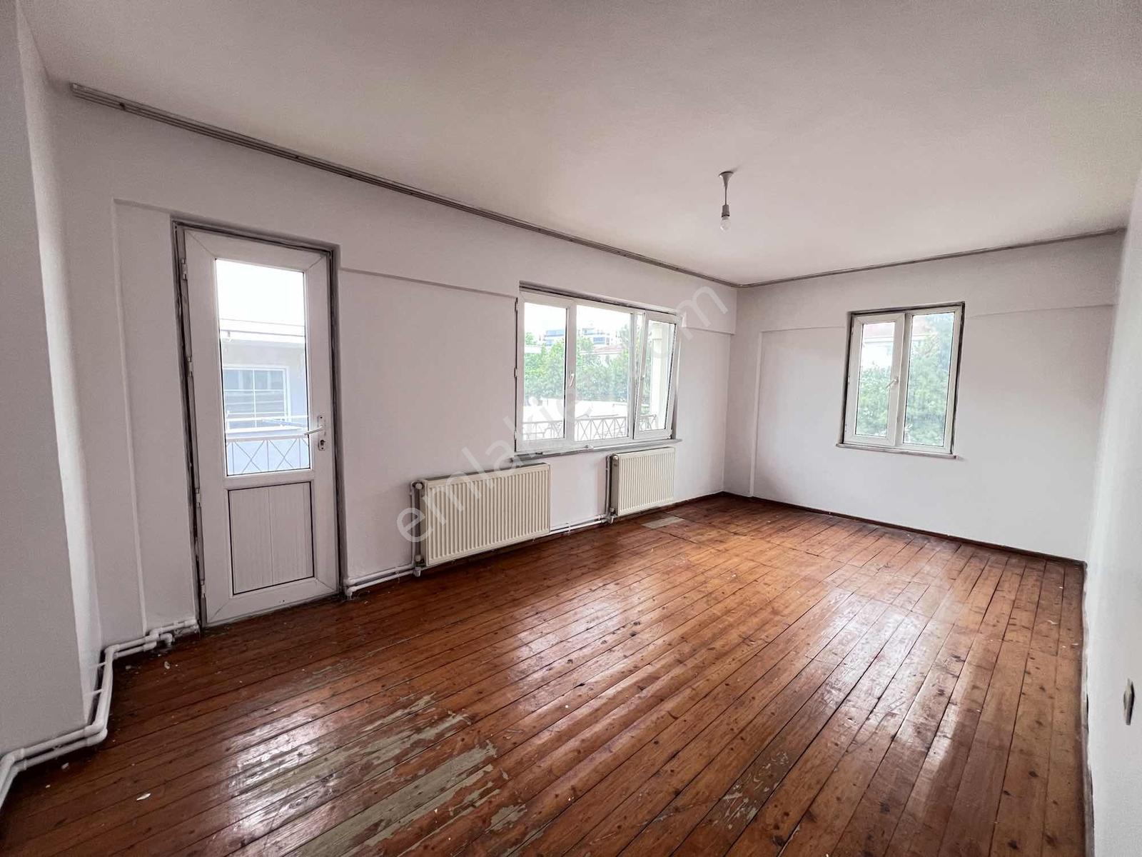 Konak Mh Merkezi Konumda Kiralık Geniş 3+1 Daire - Görsel 11