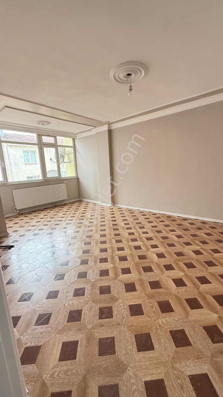 Reşadiye Mah Kat 2 3+1 145 M2 25 Yaş Asansörlü 20 Bın - Görsel 12