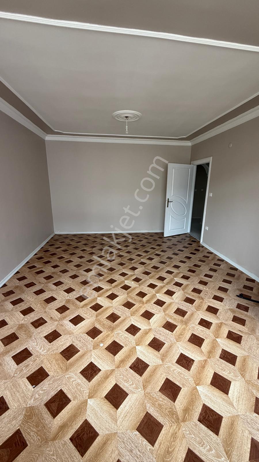 Reşadiye Mah Kat 2 3+1 145 M2 25 Yaş Asansörlü 20 Bın - Görsel 13