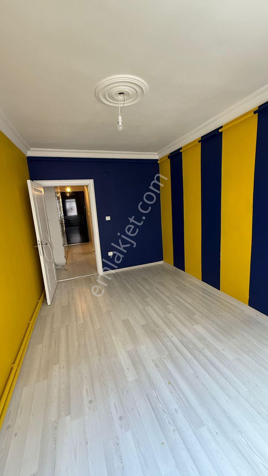 Reşadiye Mah Kat 2 3+1 145 M2 25 Yaş Asansörlü 20 Bın