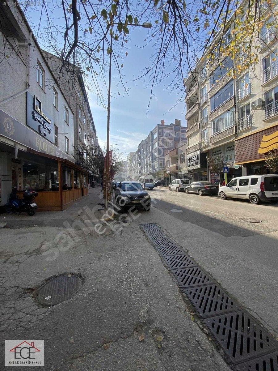 Ege Emlak'tan Çarşı İçerisinde Arakat Kiralık 2+1 Daire - Görsel 11