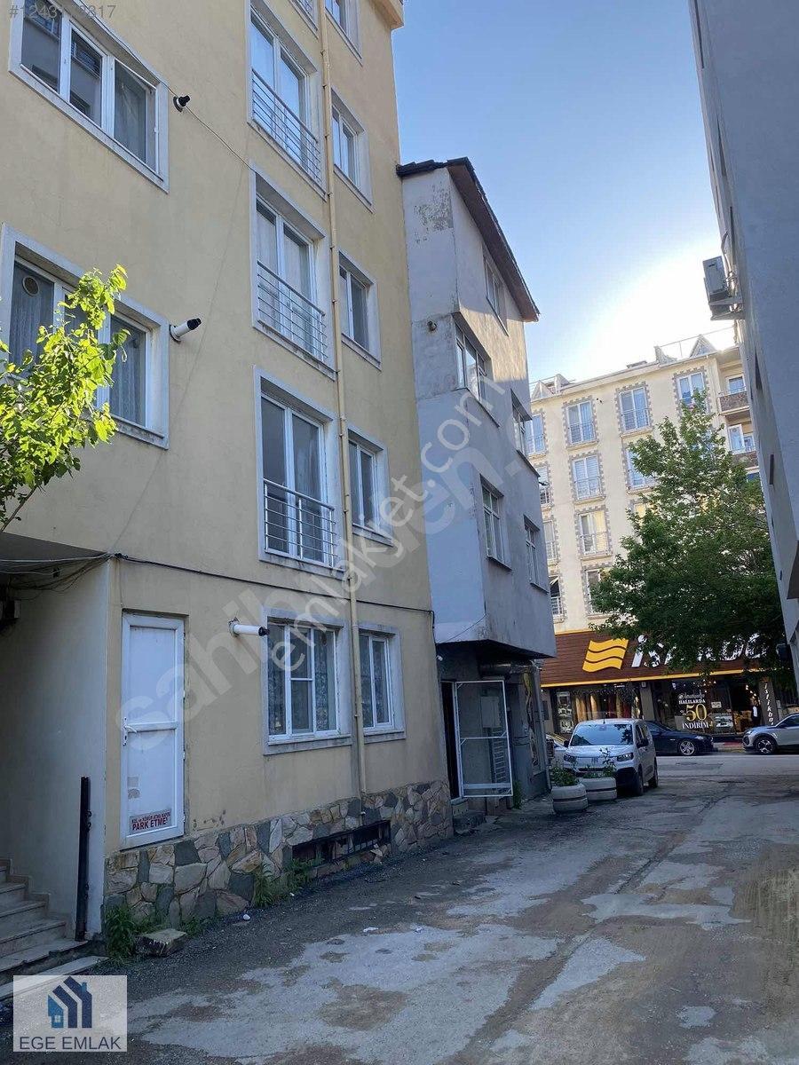 Ege Emlak'tan Çarşı İçerisinde Arakat Kiralık 2+1 Daire - Görsel 4