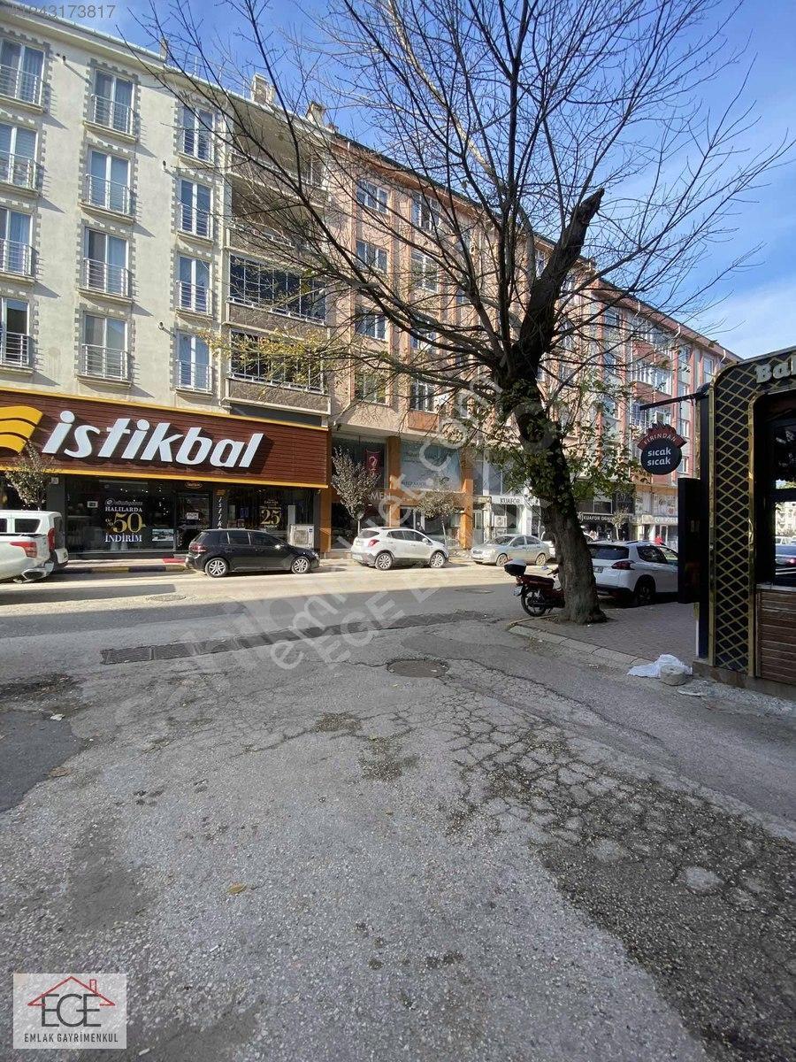 Ege Emlak'tan Çarşı İçerisinde Arakat Kiralık 2+1 Daire - Görsel 6