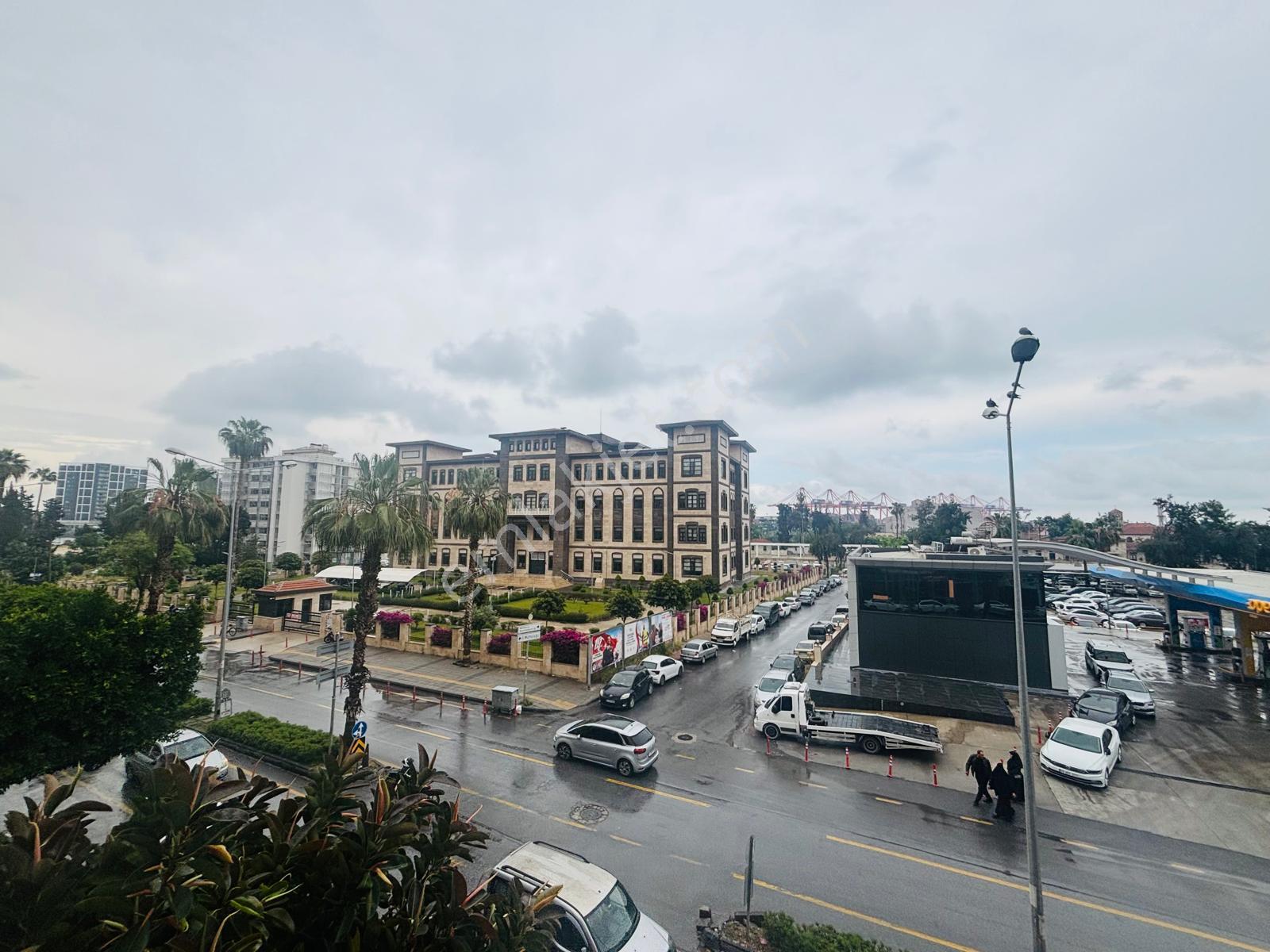 Yıldırım Gayrimenkul'den Ana Cadde Üzerinde Full Yapılı Ofis