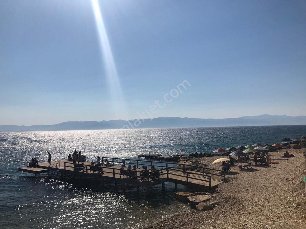 İzmir Çeşme Ayasaranda Denize Sıfır Ortak Havuzlu Sitede Kiralık