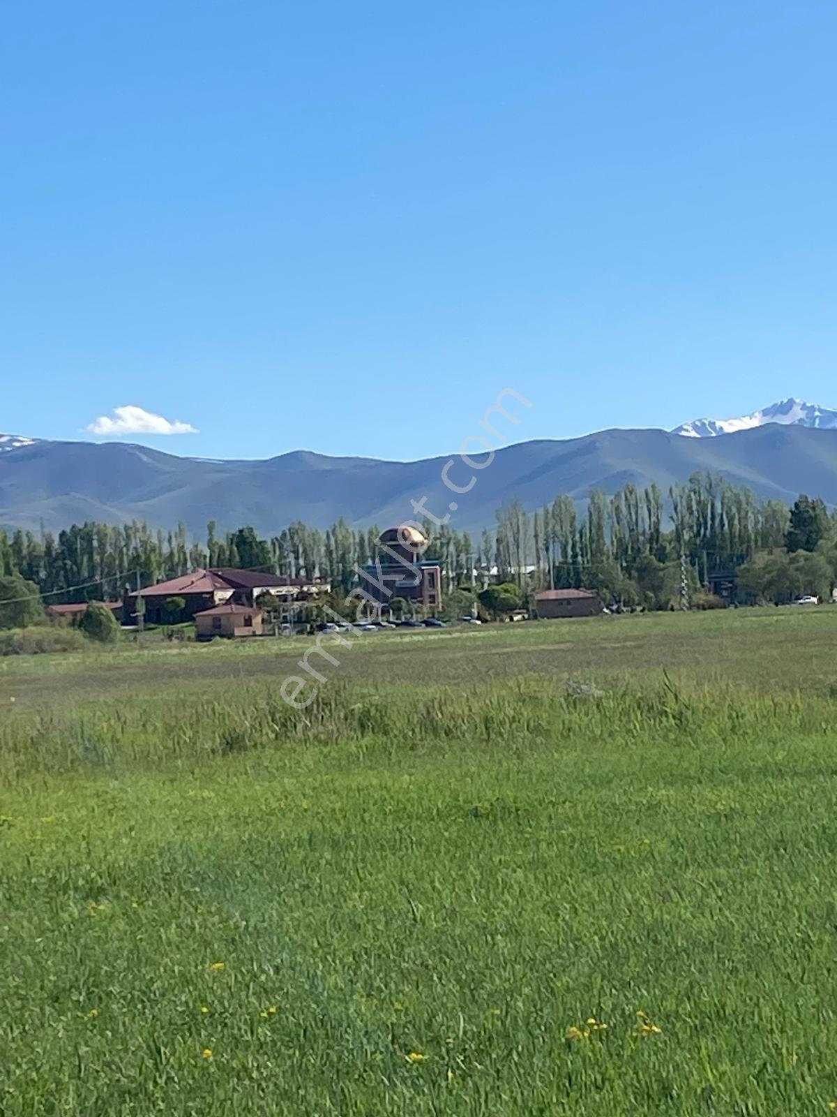 Gürpınar'da Hakkari/van Kavşağına Yakın Satılık Tarla - Görsel 9