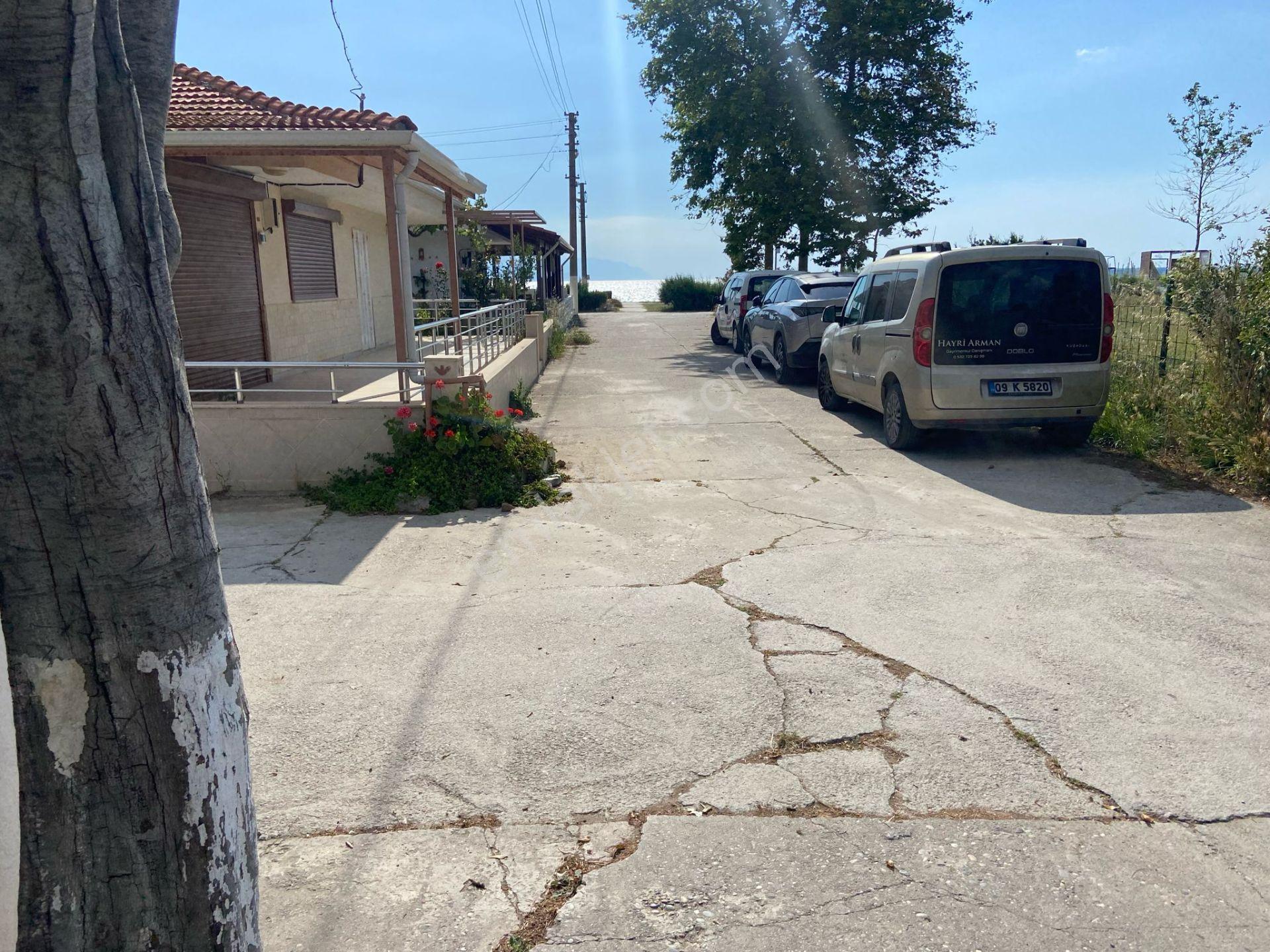 Kuşadası'nda Satılık Denize 50 Metre 3. Sırada Köşe Konumlu Villa .. - Görsel 3