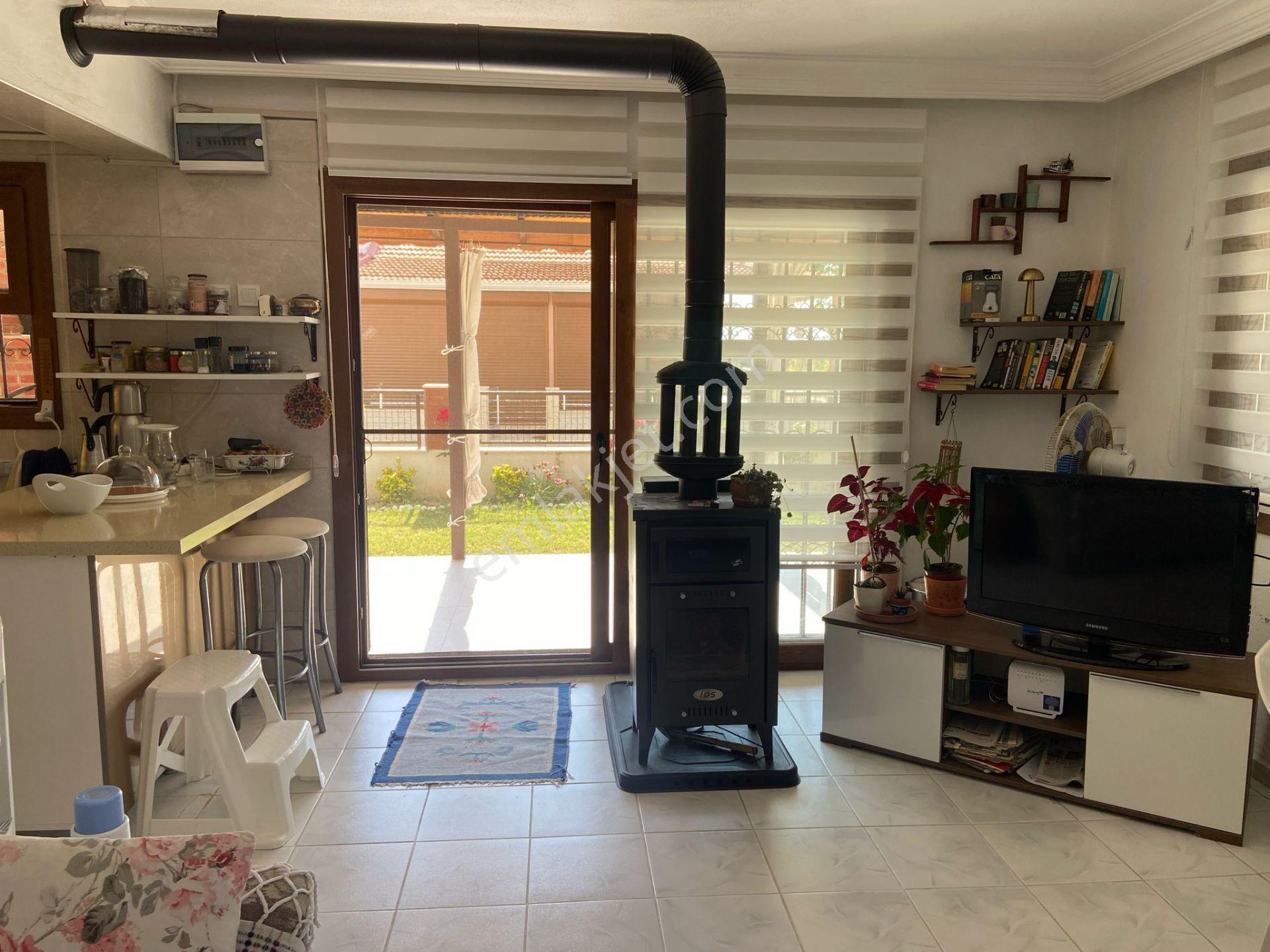 Kuşadası'nda Satılık Denize 50 Metre 3. Sırada Köşe Konumlu Villa .. - Görsel 14