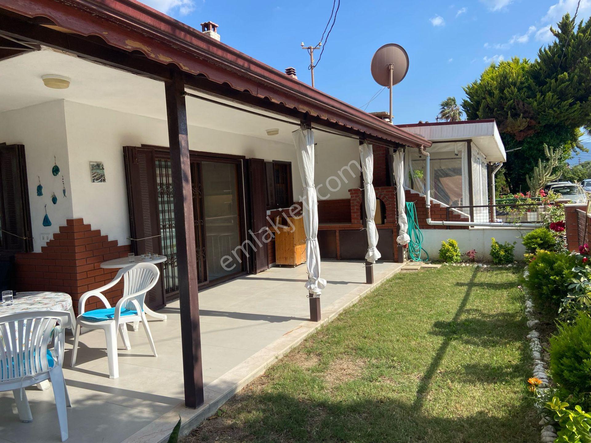 Kuşadası'nda Satılık Denize 50 Metre 3. Sırada Köşe Konumlu Villa .. - Görsel 7