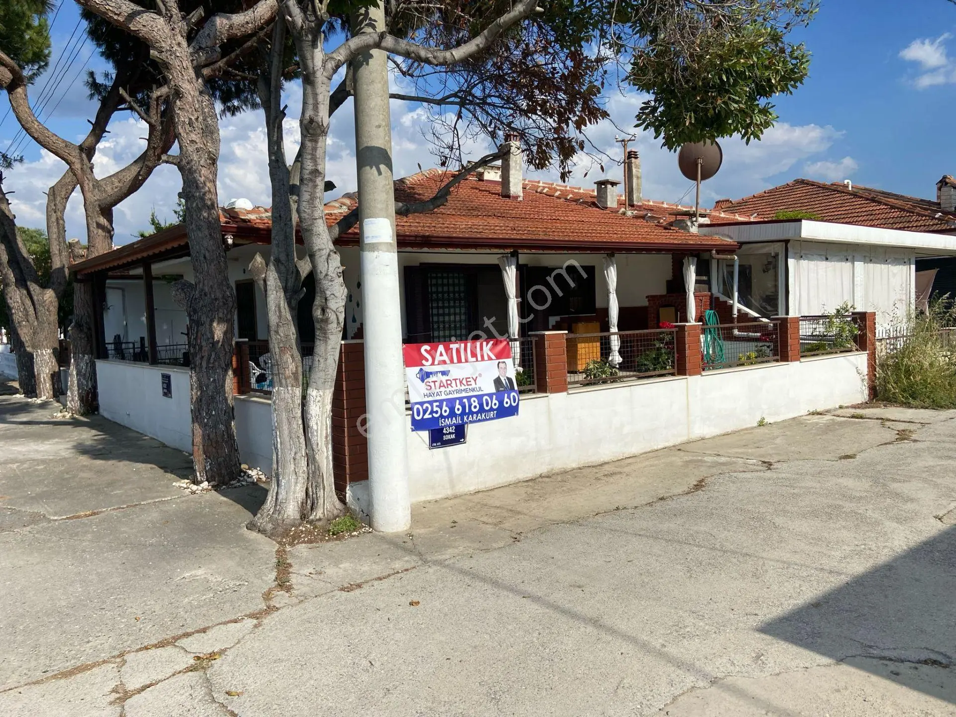 Kuşadası'nda Satılık Denize 50 Metre 3. Sırada Köşe Konumlu Villa .. - Görsel 2