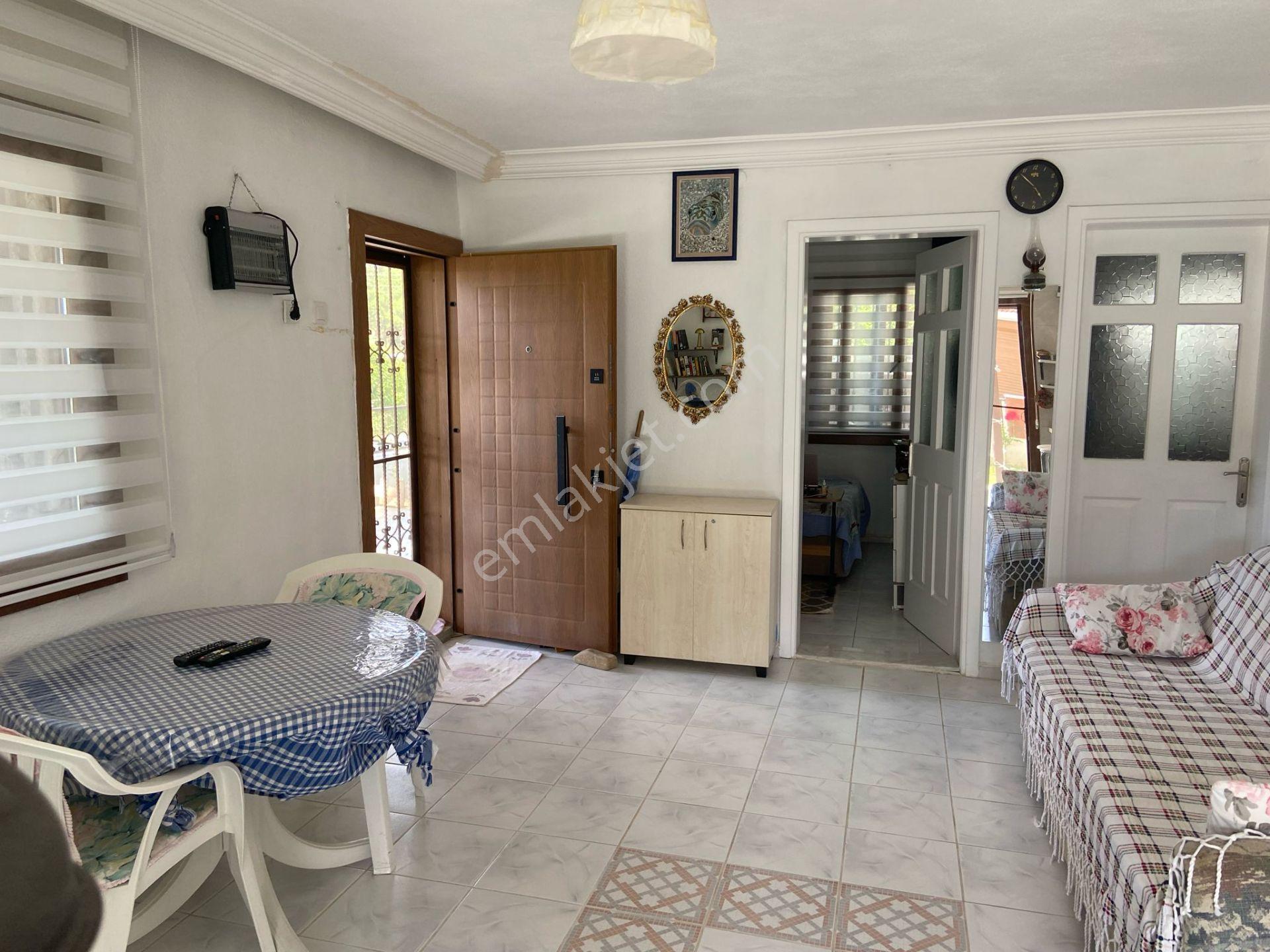 Kuşadası'nda Satılık Denize 50 Metre 3. Sırada Köşe Konumlu Villa .. - Görsel 16