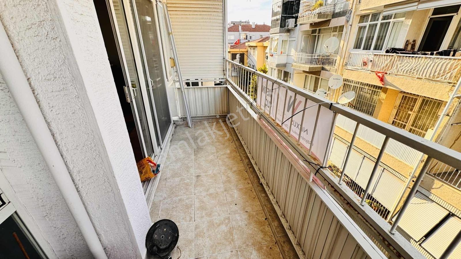 Karşıyaka Donanmacıda Çarşının Kalbinde Fırsat 3+1 Satılık Daire - Görsel 32