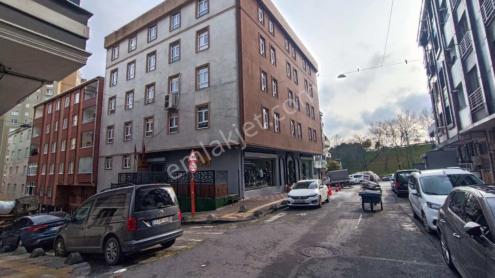Kiralık 2.600m2 Merkezi Konumda Reklam Değeri Olan 7 Kat İşyeri