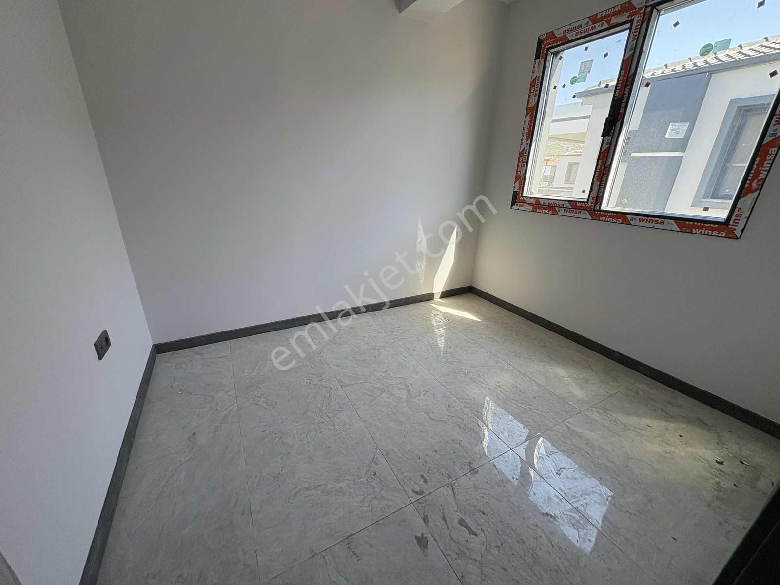 Menemen Emiralem Havuzlu Sitede Kiralık 3+1 Villa - Görsel 21