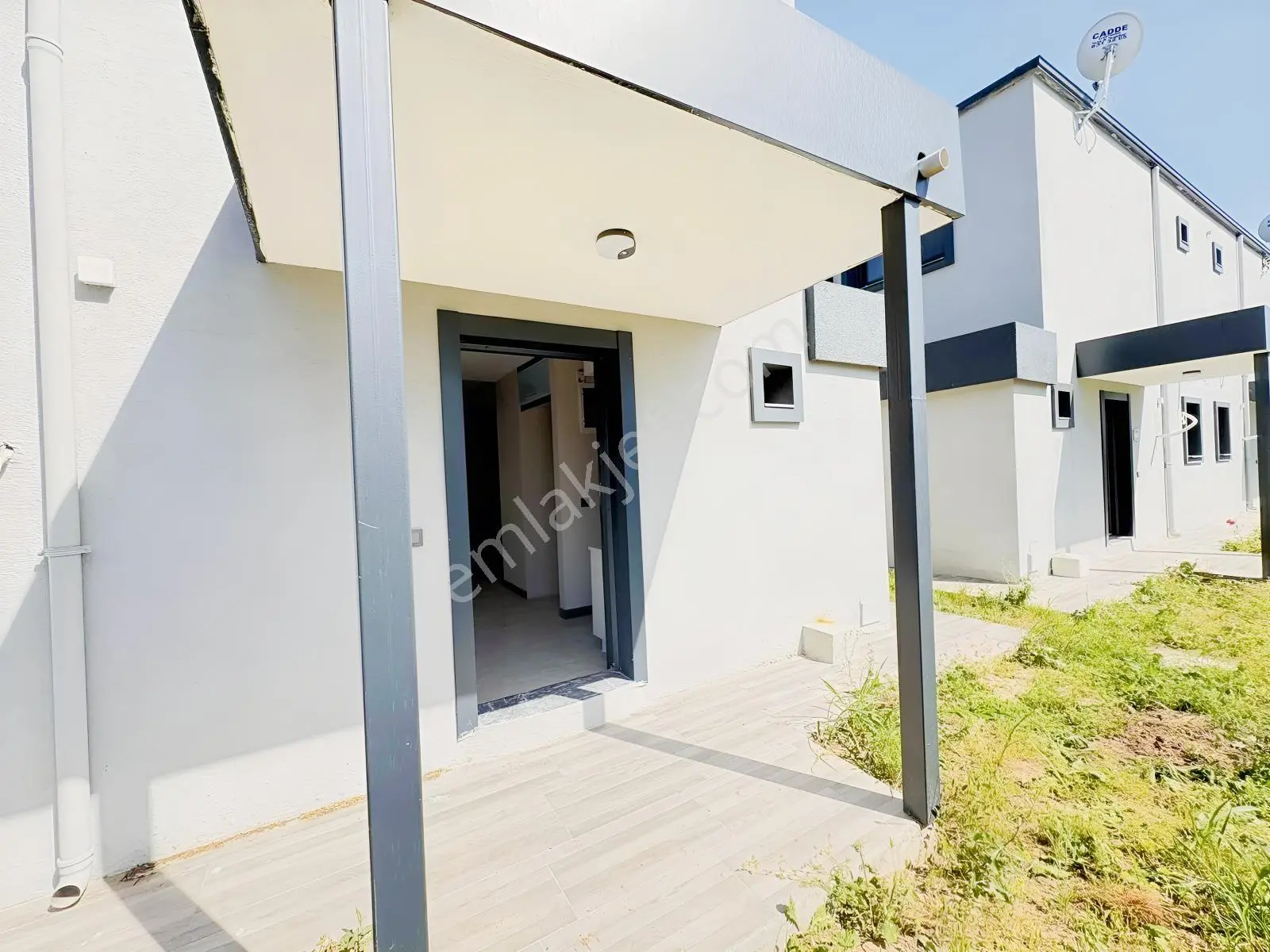 Menemen Emiralem Havuzlu Sitede Kiralık 3+1 Villa - Görsel 4