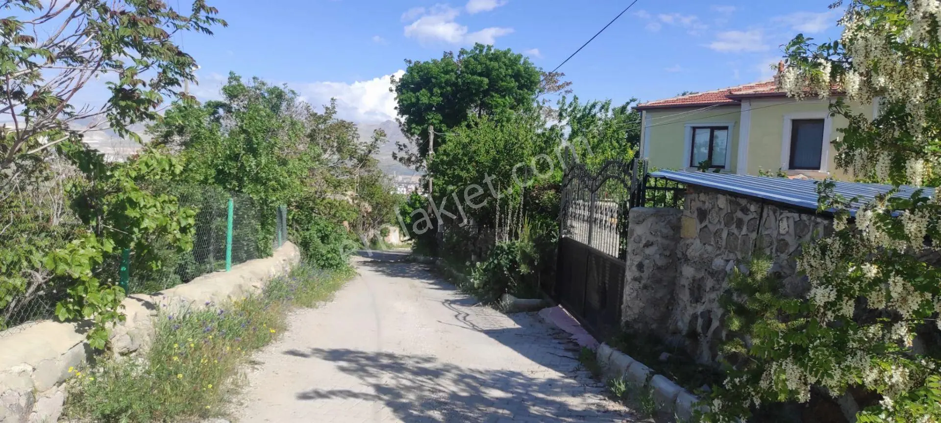 Fertek'te Harika Manzaralı Villalık Yatırımlık Arsa Taks 0.30 Kaks 0.60 Lı Villalık Arsa