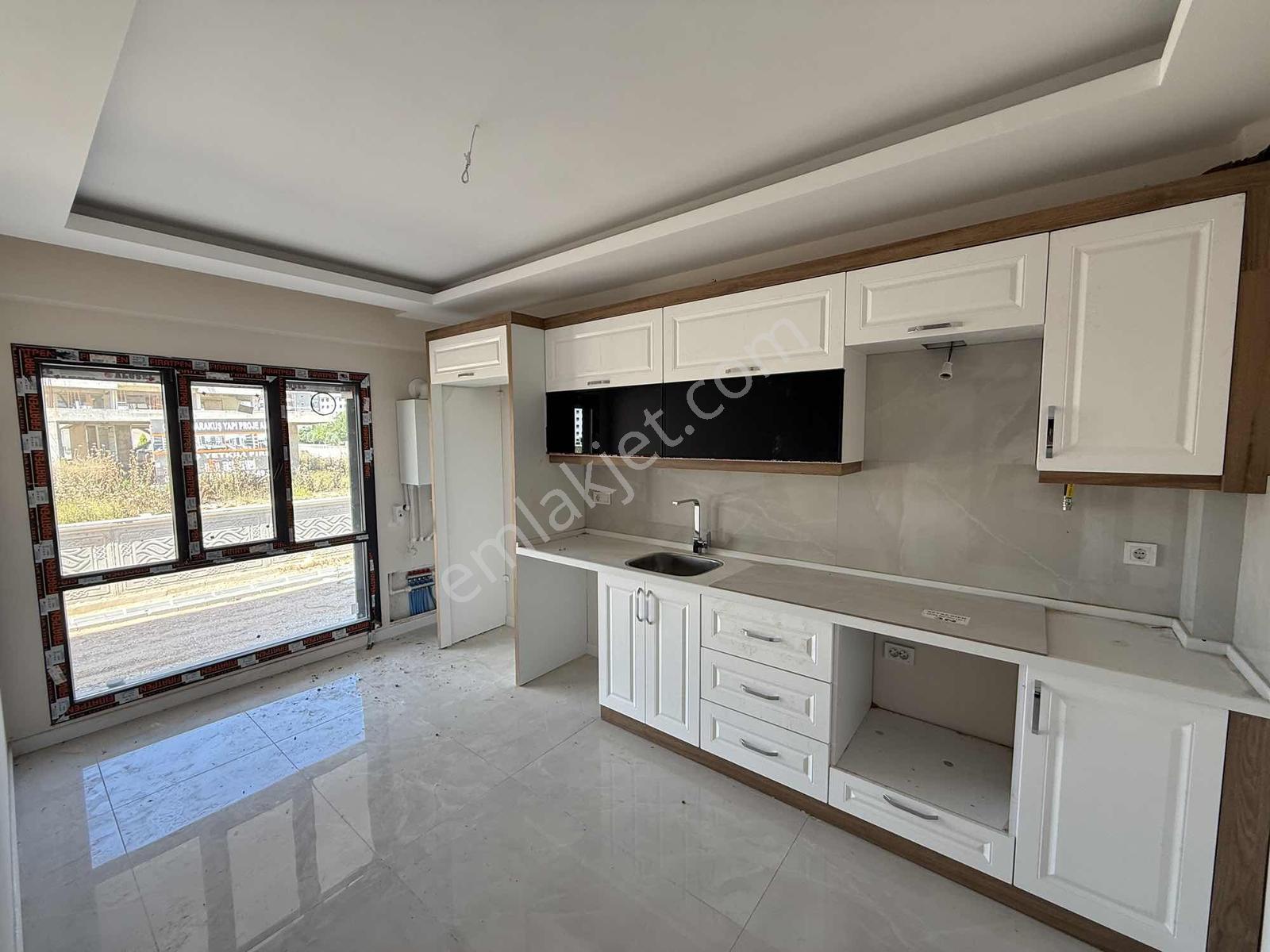 Muratbey Mah. 2+1 80m² Kapalı Mutfak Yüksek Giriş İzban Yakını
