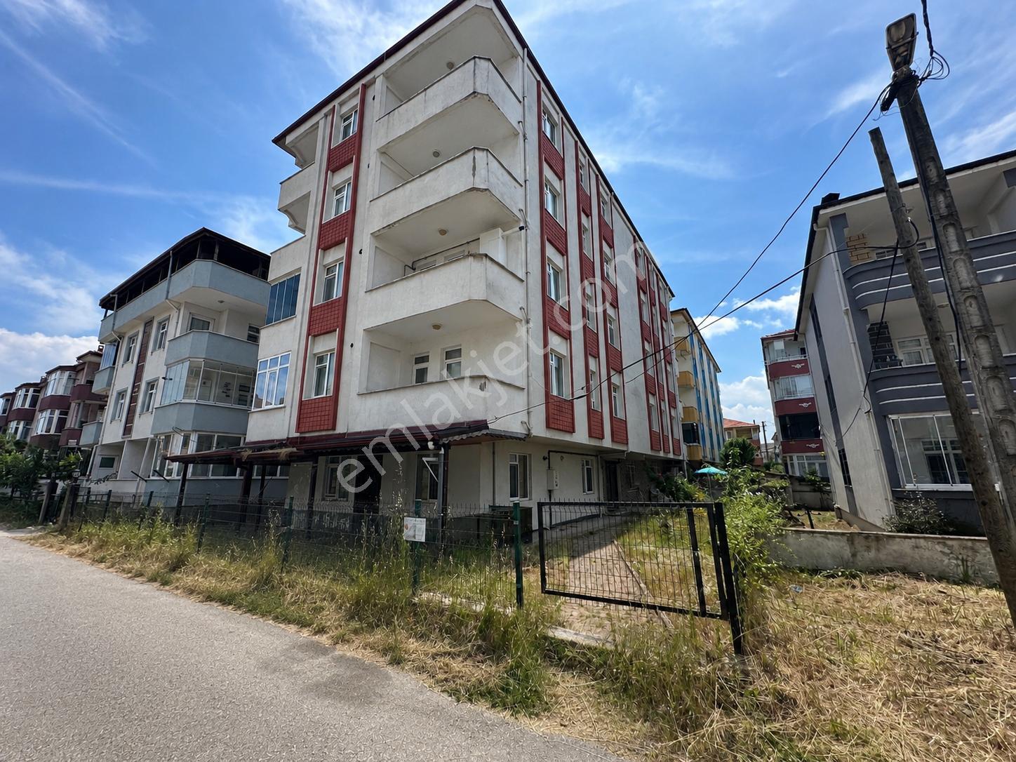 Karasu'da Sahile 50 Metre Mesafede 2+1 Daire (geniş M²)