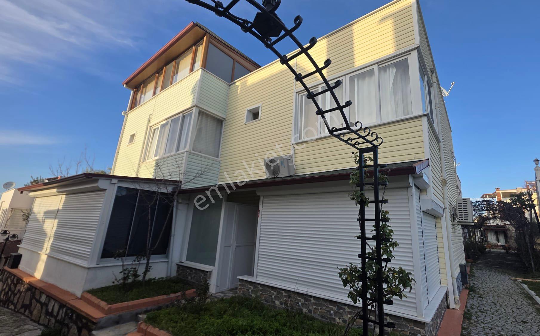 Karaağaç Sahilde 3+1 Teraslı Deniz Manzaralı Satılık Villa