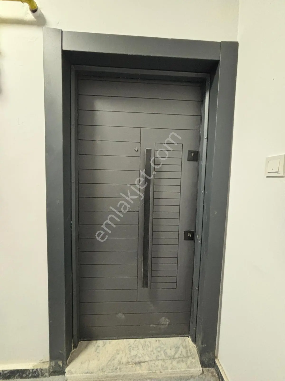 Estroıa'dan Emniyet Yakını İskanlı Balkonlu Sıfır 2+1 Daire - Görsel 18