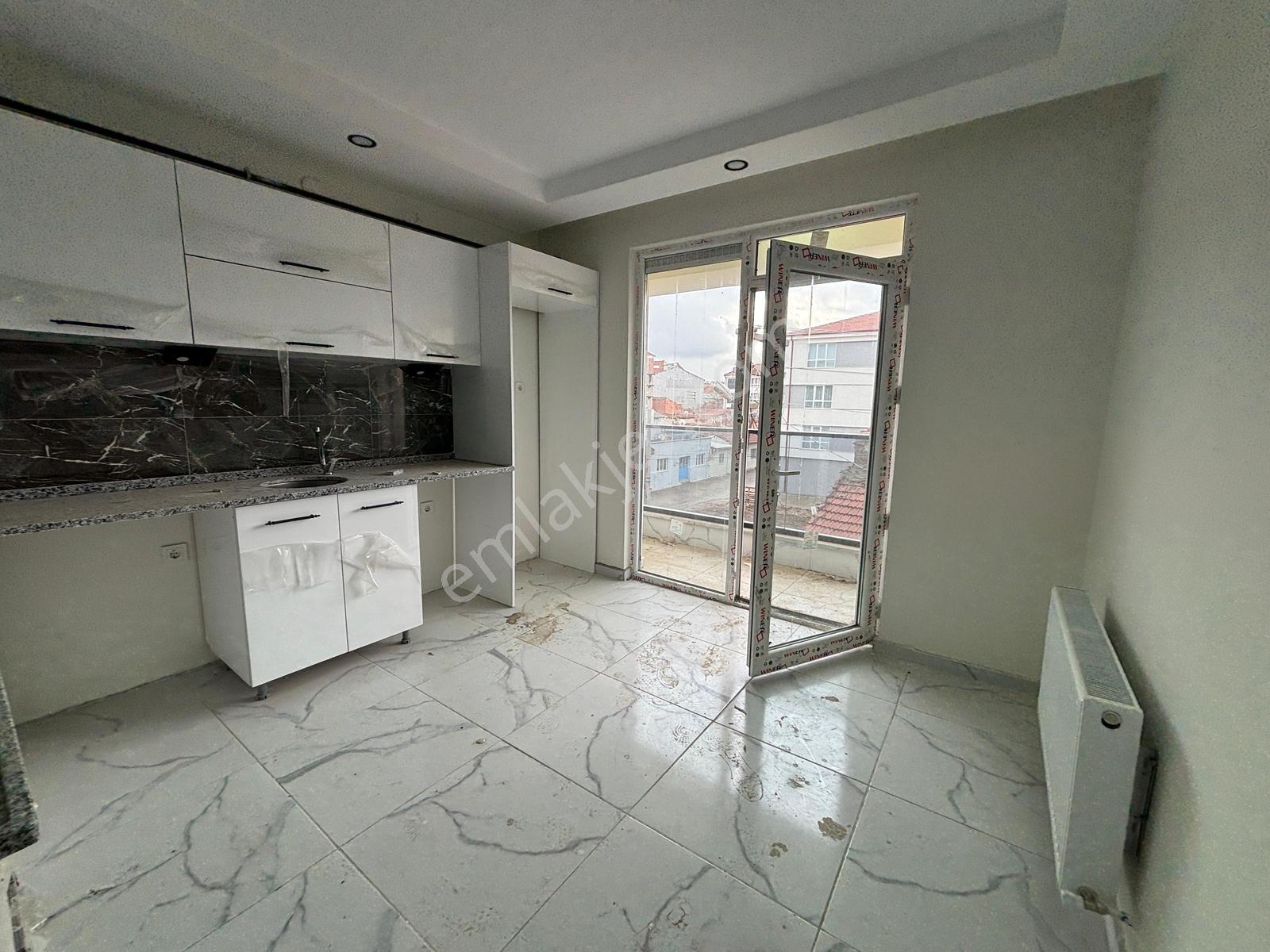Estroıa'dan Emniyet Yakını İskanlı Balkonlu Sıfır 2+1 Daire - Görsel 3