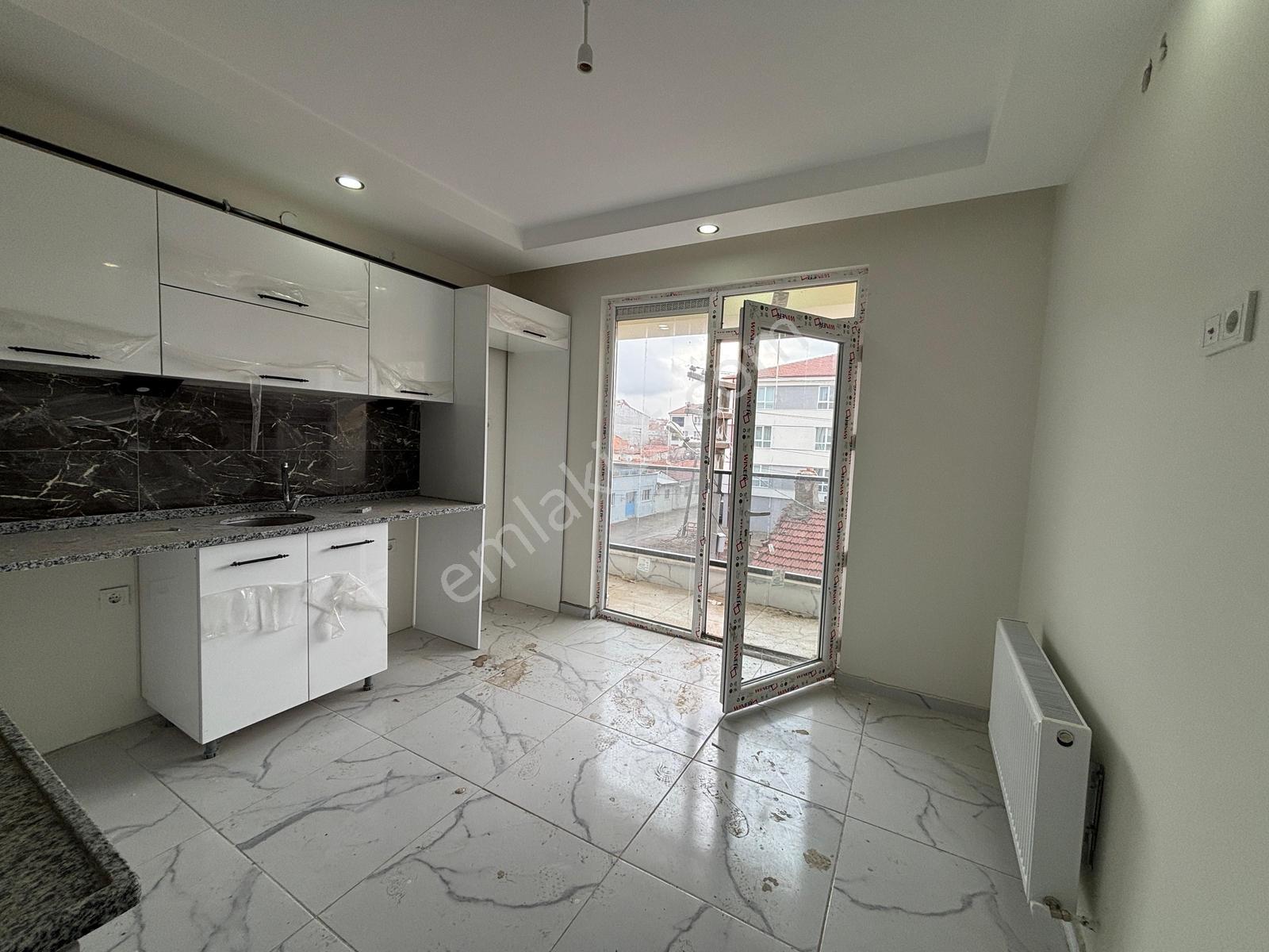 Estroıa'dan Emniyet Yakını İskanlı Balkonlu Sıfır 2+1 Daire - Görsel 12