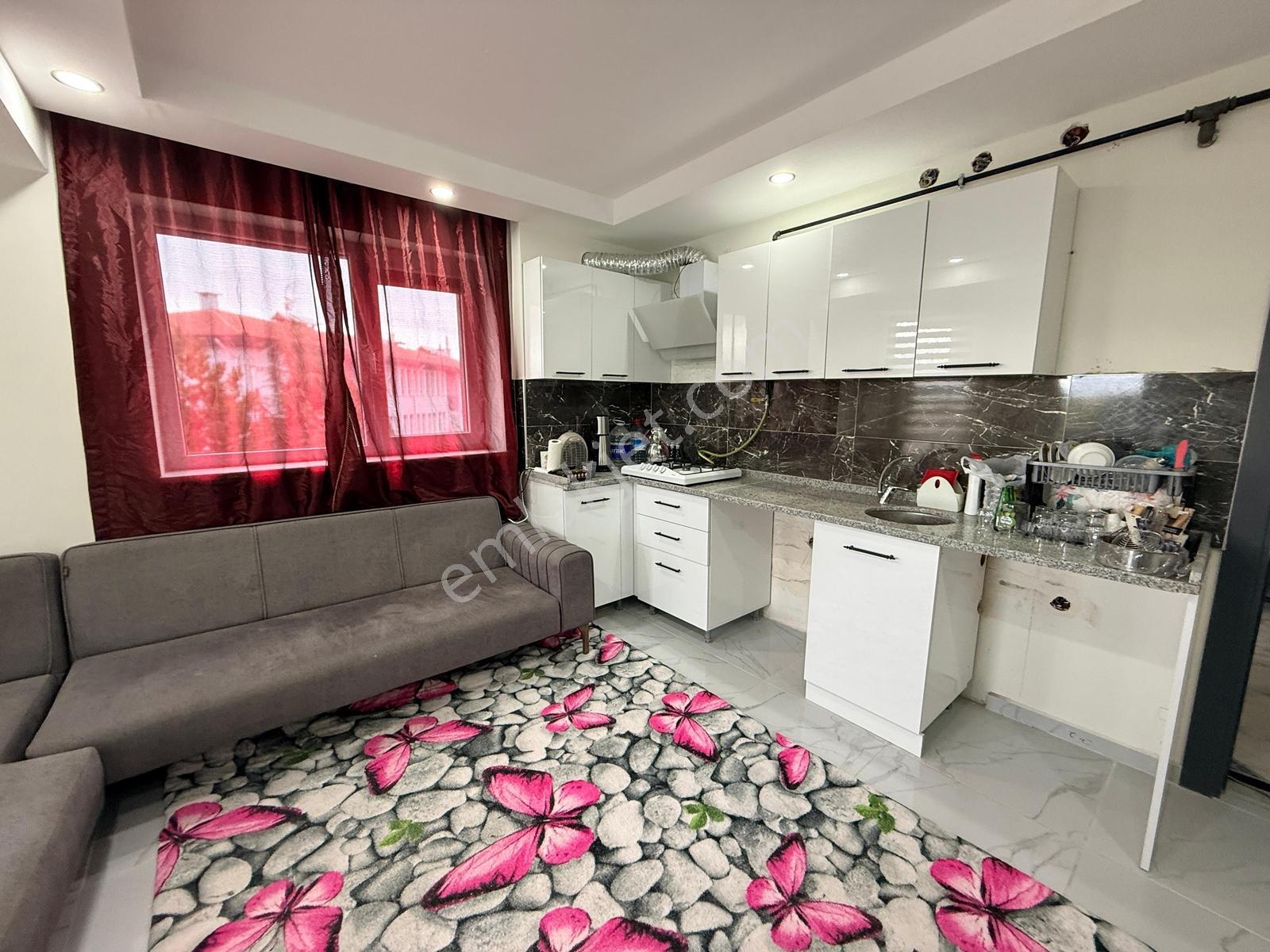 Estorıa'dan Esentepe'de Eşyalı Asansörlü Ara Kat 1+1 Apart - Görsel 12