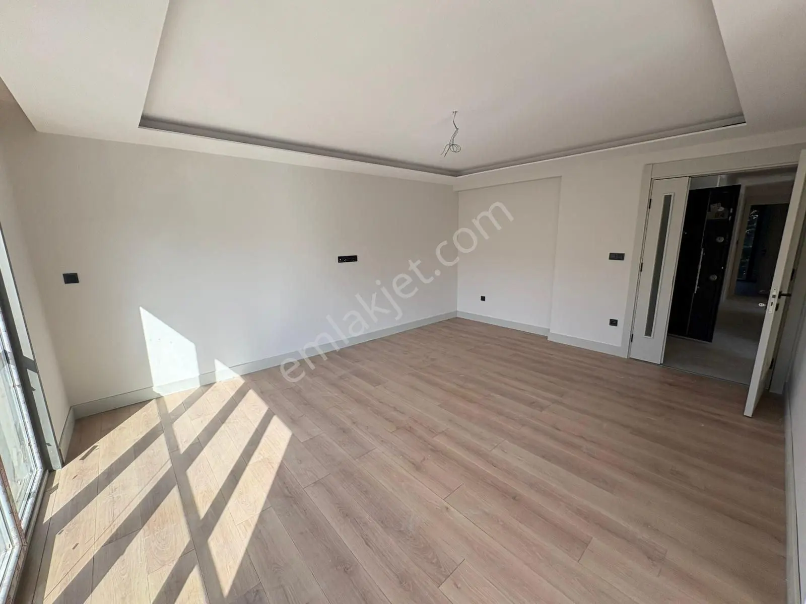 Çengelköy Zübeyde Hanım Caddesine 2. Bina 3+1 Sıfır Kiralık - Görsel 5