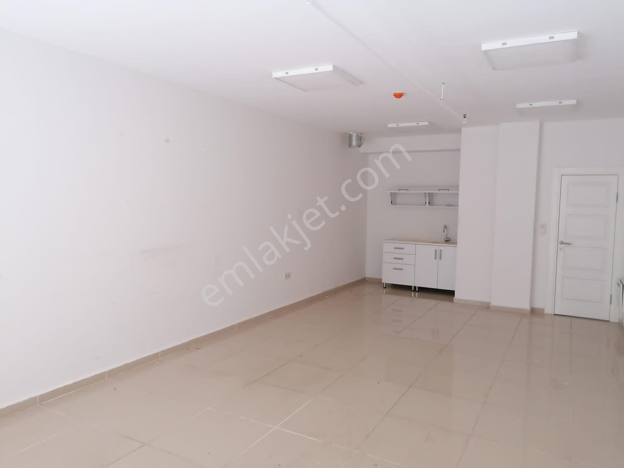 Yarımcapark İşmerkezinde Kiralık Dükkan - Görsel 3