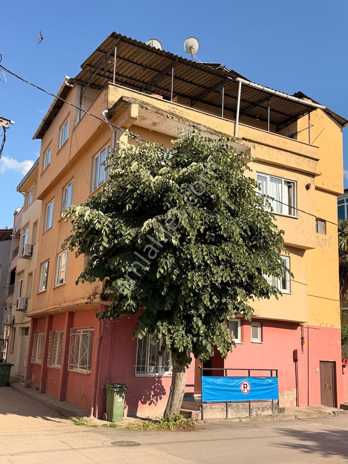 Yenikaramanda Satılık Köşe Parsel Üzerinde 4 Daireli Bina