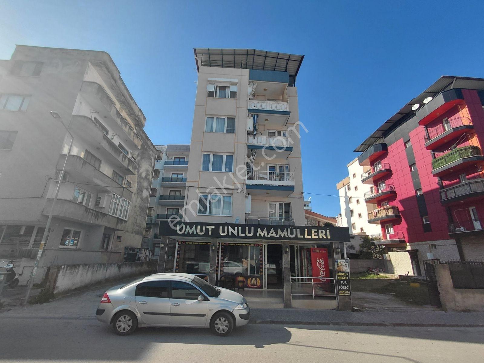 **çeltikçi Mahallesinde, Cadde Üzeri, Bakımlı 2+1 Satılık Daire.