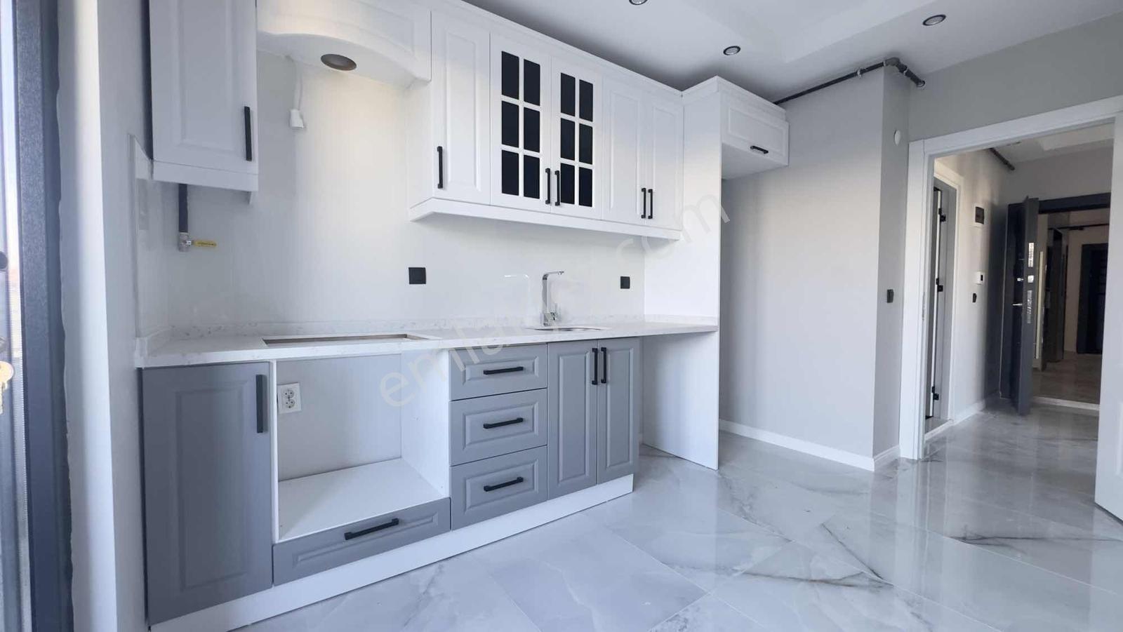 Marmarayın Yakının 2+1 100m2 Asansörlü Lüks Daire - Görsel 13