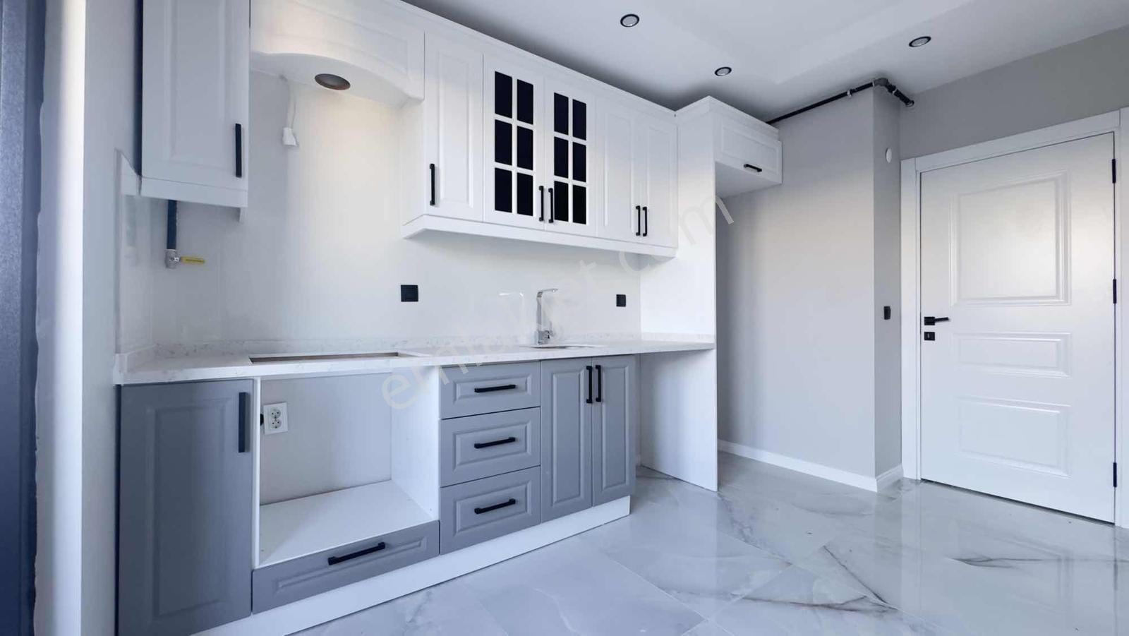 Marmarayın Yakının 2+1 100m2 Asansörlü Lüks Daire - Görsel 3