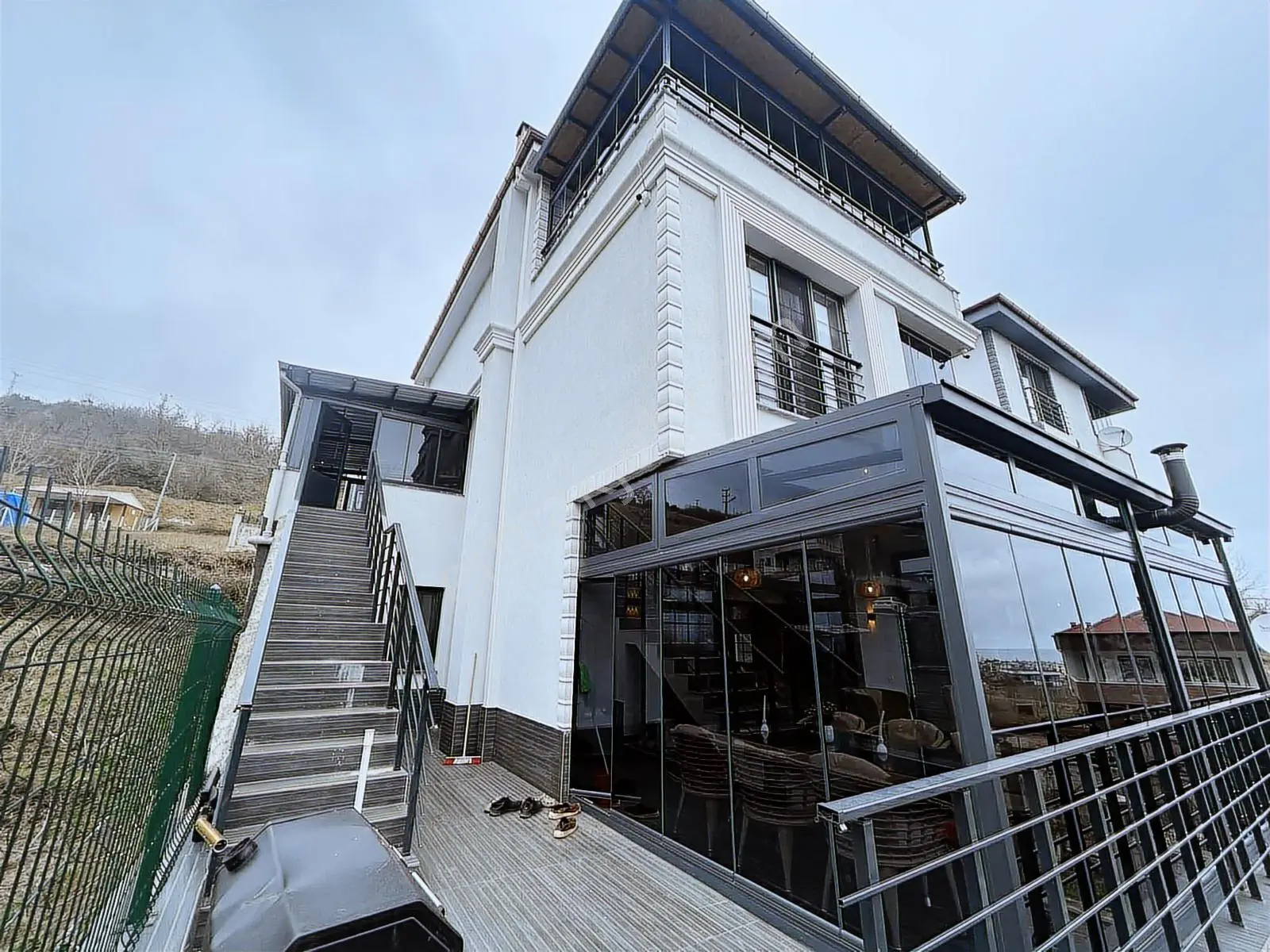 Deniz Manzaralı Müstakil Havuzu Satılık Lüks Villa