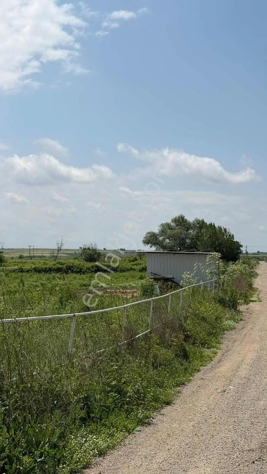 Değerli Lokasyonda Satılık İzmir Yoluna Cephe 2.200 M2 Arazi